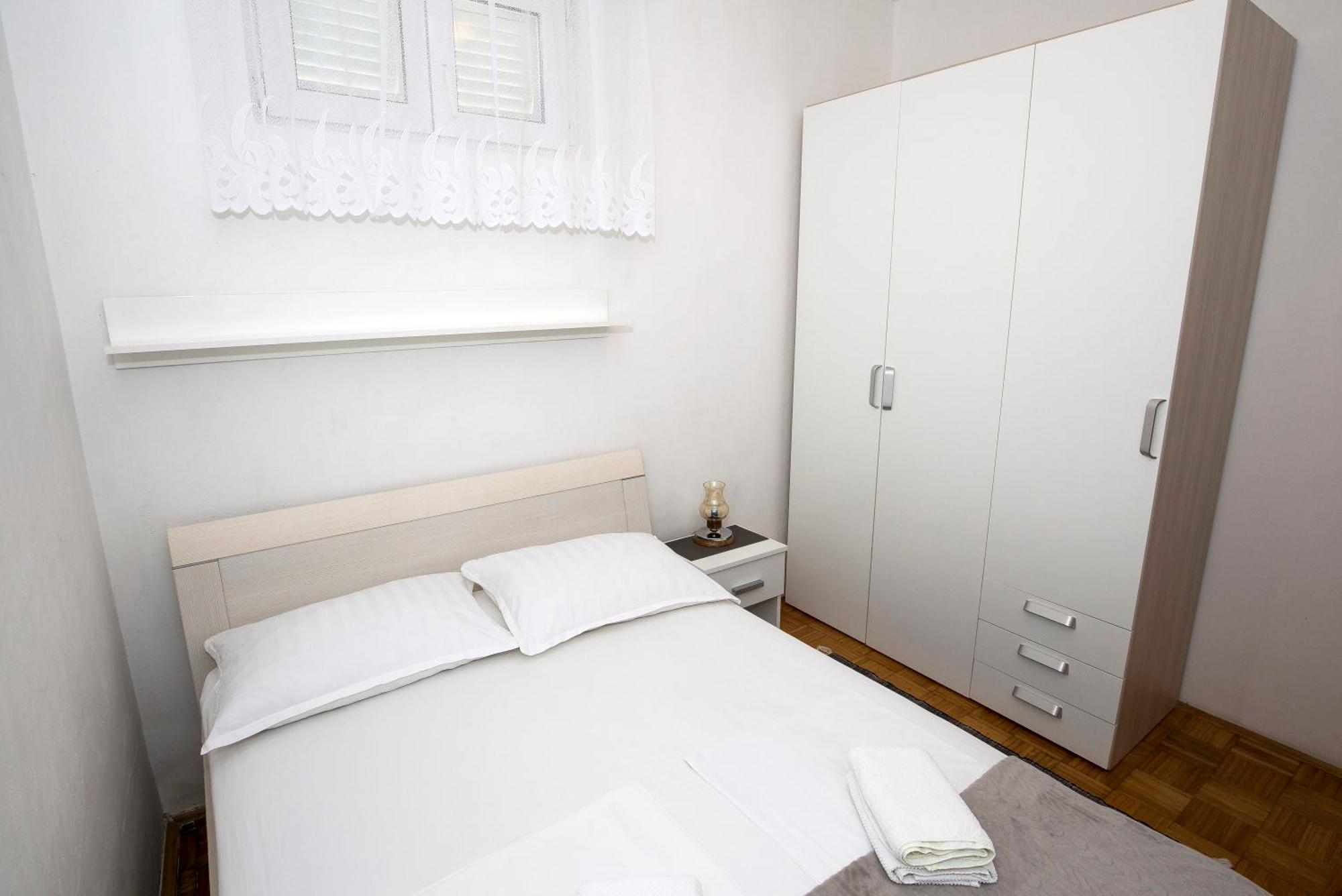 Apartman Roza Omiš Esterno foto