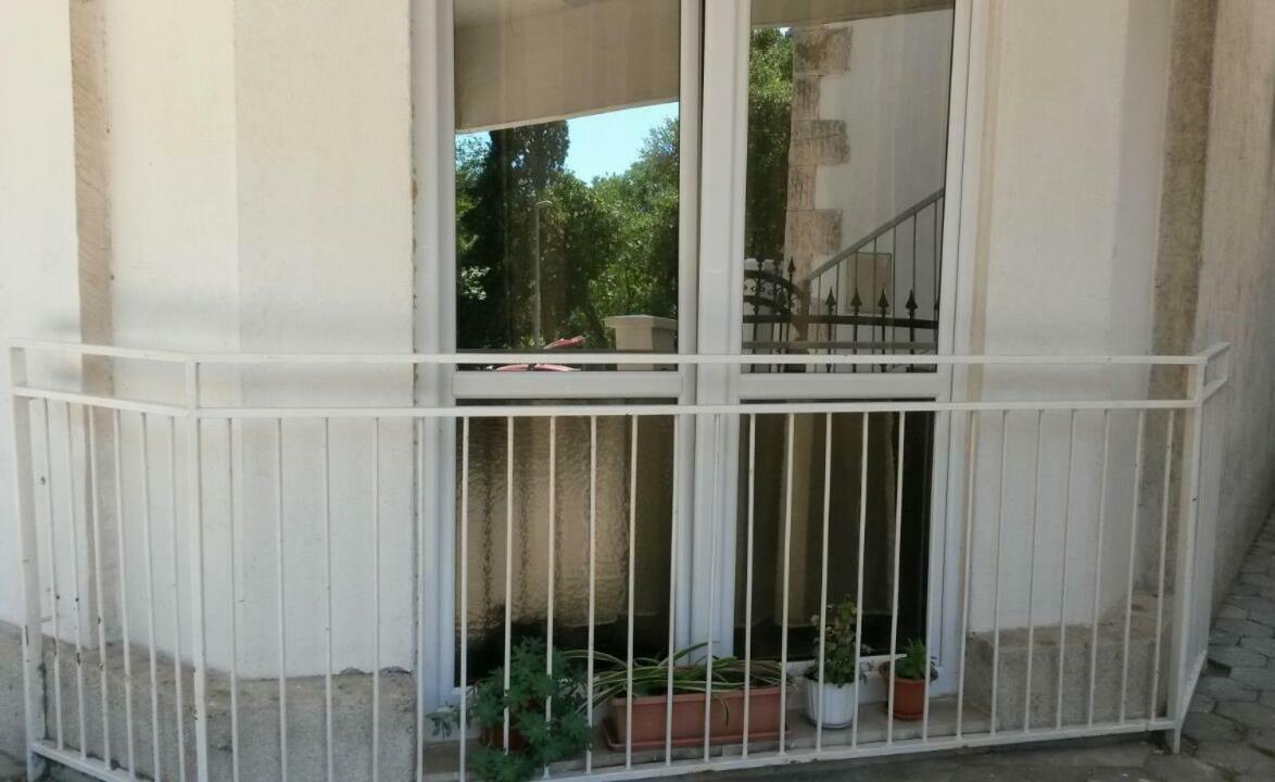 Apartman Roza Omiš Esterno foto